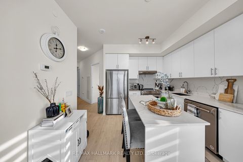 Photo 12 at 427 - 9000 Jane Street, Vellore Village, Vaughan