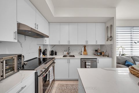 Photo 15 at 427 - 9000 Jane Street, Vellore Village, Vaughan