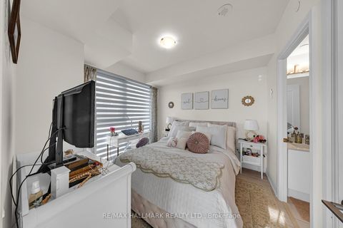 Photo 16 at 427 - 9000 Jane Street, Vellore Village, Vaughan