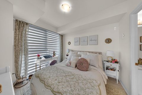 Photo 17 at 427 - 9000 Jane Street, Vellore Village, Vaughan