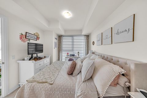 Photo 18 at 427 - 9000 Jane Street, Vellore Village, Vaughan