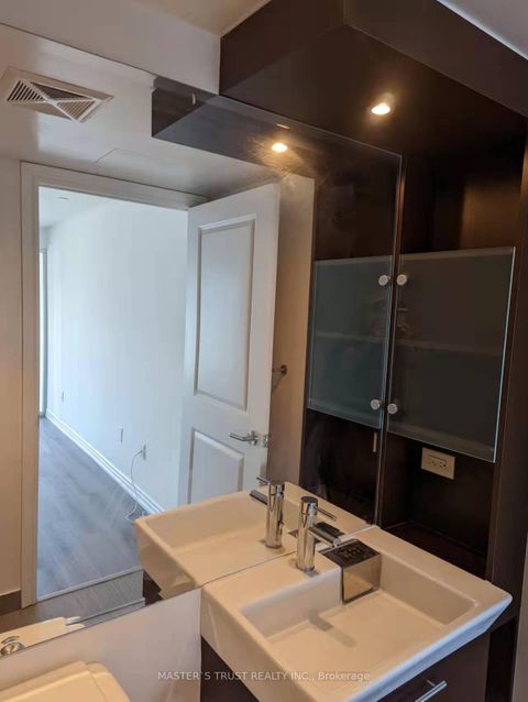 Photo 11 at 5504 - 386 Yonge Street, Bay Street Corridor, Toronto Photo 11 at 5504 - 386 Yonge Street, Bay Street Corridor, Toronto