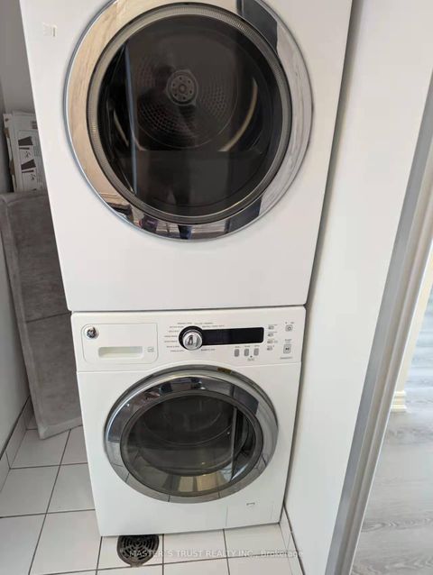 Photo 12 at 5504 - 386 Yonge Street, Bay Street Corridor, Toronto Photo 12 at 5504 - 386 Yonge Street, Bay Street Corridor, Toronto