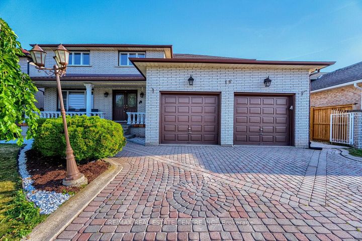Photo 1 at 16 Vogue Court, Stoney Creek, Hamilton