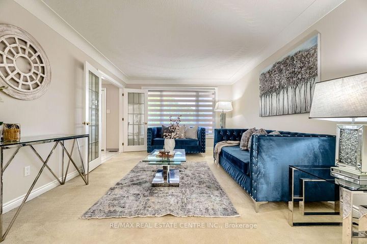 Photo 6 at 16 Vogue Court, Stoney Creek, Hamilton