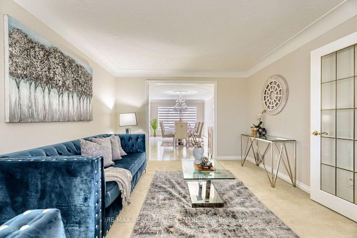 Photo 7 at 16 Vogue Court, Stoney Creek, Hamilton
