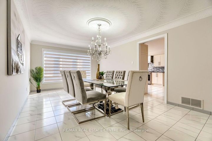 Photo 8 at 16 Vogue Court, Stoney Creek, Hamilton