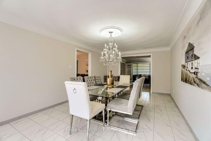 Photo 9 at 16 Vogue Court, Stoney Creek, Hamilton