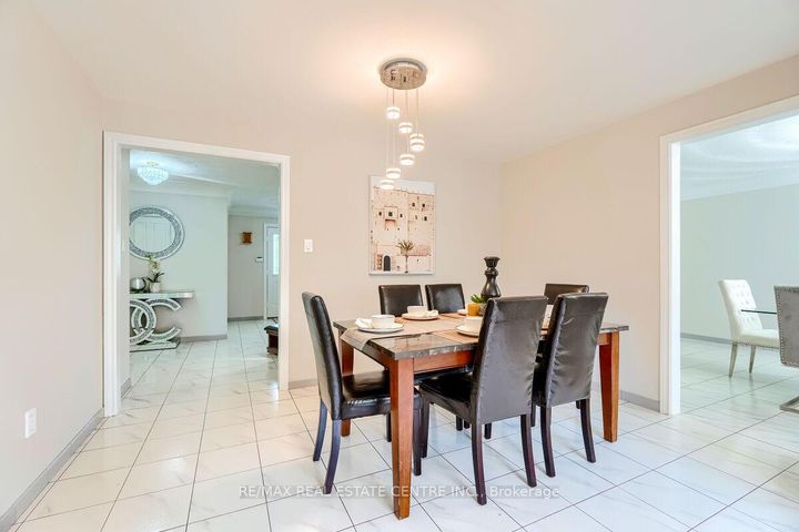 Photo 12 at 16 Vogue Court, Stoney Creek, Hamilton