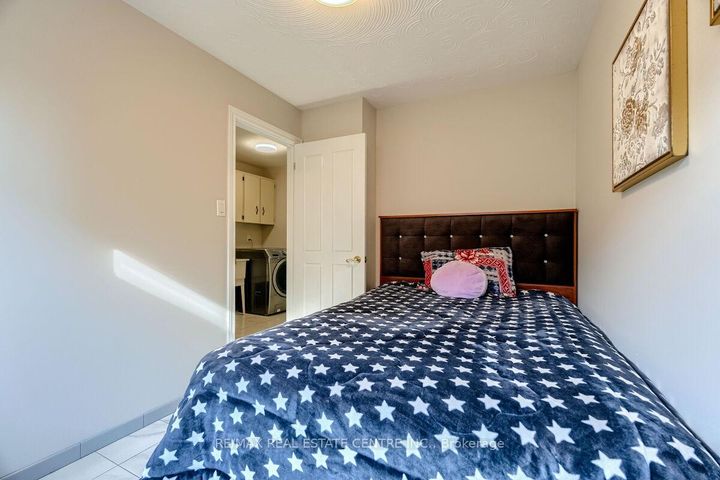 Photo 16 at 16 Vogue Court, Stoney Creek, Hamilton