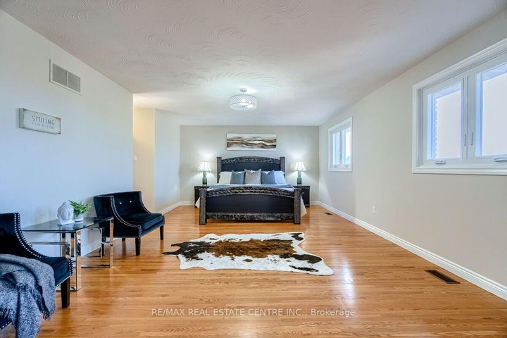 Photo 19 at 16 Vogue Court, Stoney Creek, Hamilton
