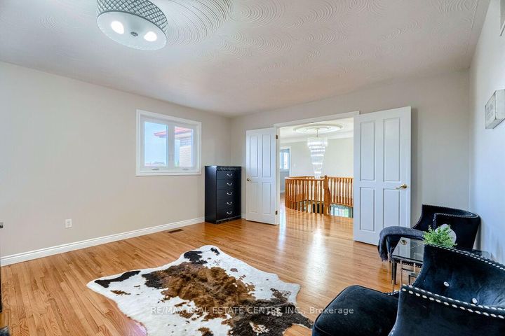 Photo 20 at 16 Vogue Court, Stoney Creek, Hamilton