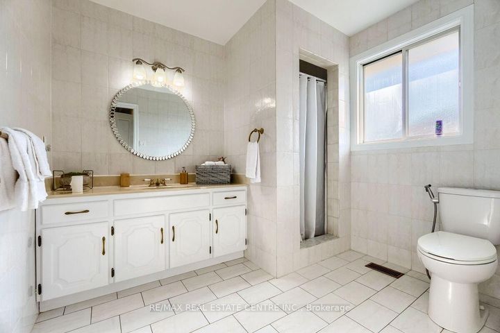 Photo 22 at 16 Vogue Court, Stoney Creek, Hamilton