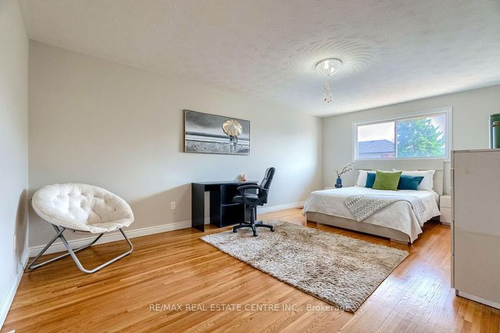 Photo 23 at 16 Vogue Court, Stoney Creek, Hamilton