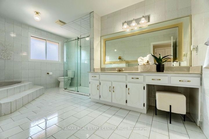 Photo 25 at 16 Vogue Court, Stoney Creek, Hamilton
