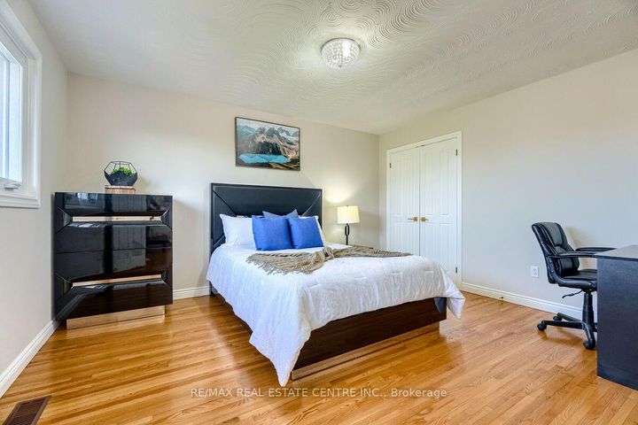 Photo 26 at 16 Vogue Court, Stoney Creek, Hamilton