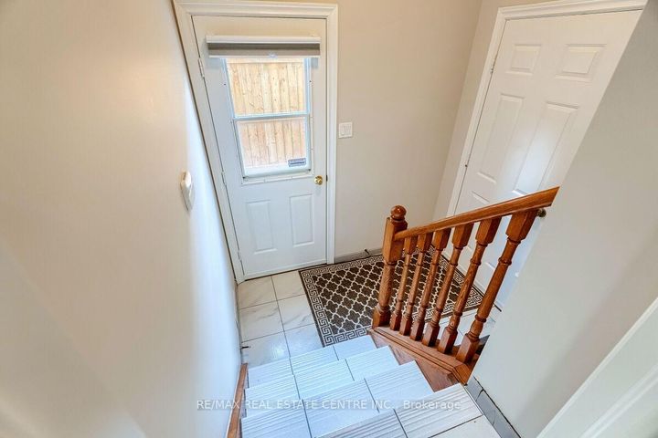 Photo 27 at 16 Vogue Court, Stoney Creek, Hamilton