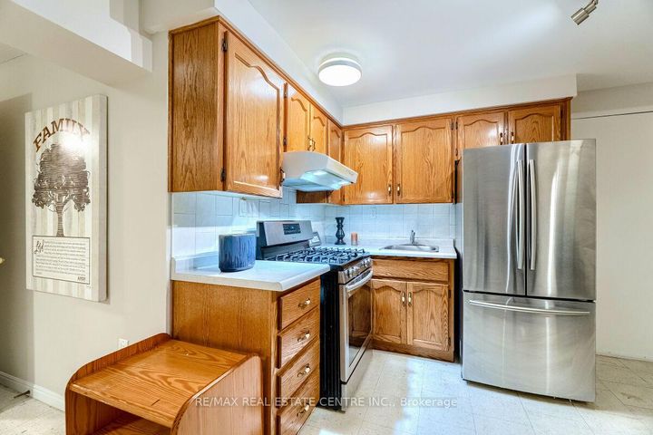 Photo 30 at 16 Vogue Court, Stoney Creek, Hamilton