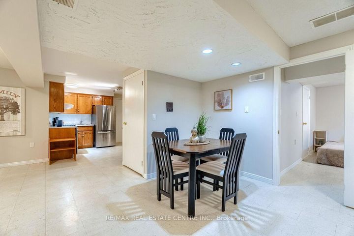 Photo 32 at 16 Vogue Court, Stoney Creek, Hamilton