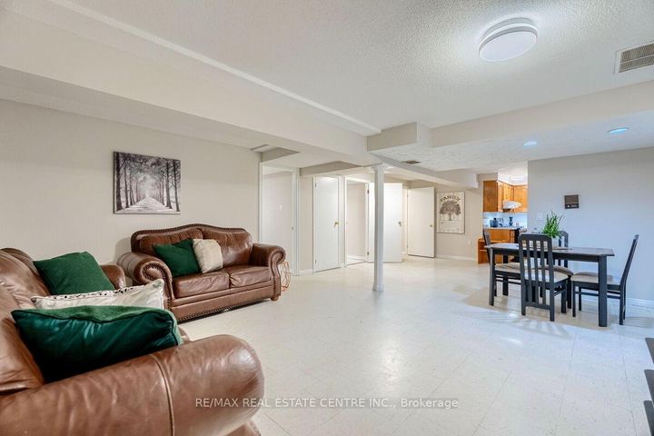 Photo 33 at 16 Vogue Court, Stoney Creek, Hamilton