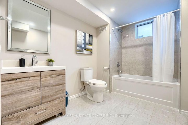 Photo 36 at 16 Vogue Court, Stoney Creek, Hamilton