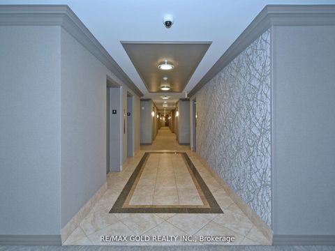 Photo 10 at 404 - 2 Maison Parc Court, Lakeview Estates, Vaughan