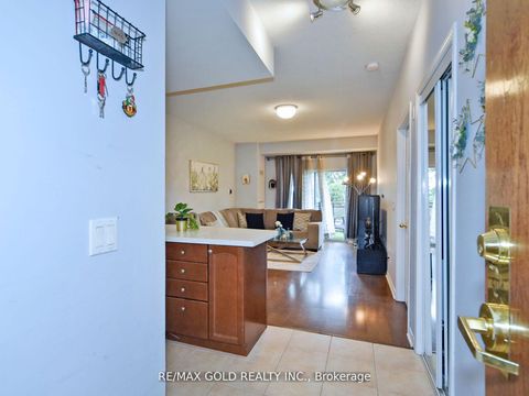 Photo 11 at 404 - 2 Maison Parc Court, Lakeview Estates, Vaughan