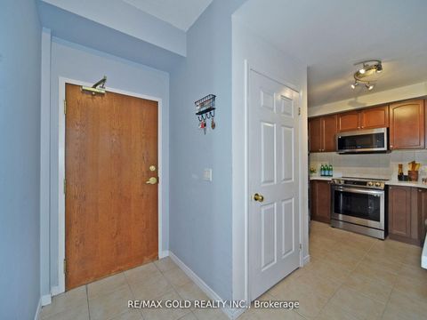 Photo 12 at 404 - 2 Maison Parc Court, Lakeview Estates, Vaughan