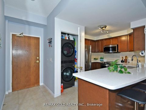 Photo 33 at 404 - 2 Maison Parc Court, Lakeview Estates, Vaughan