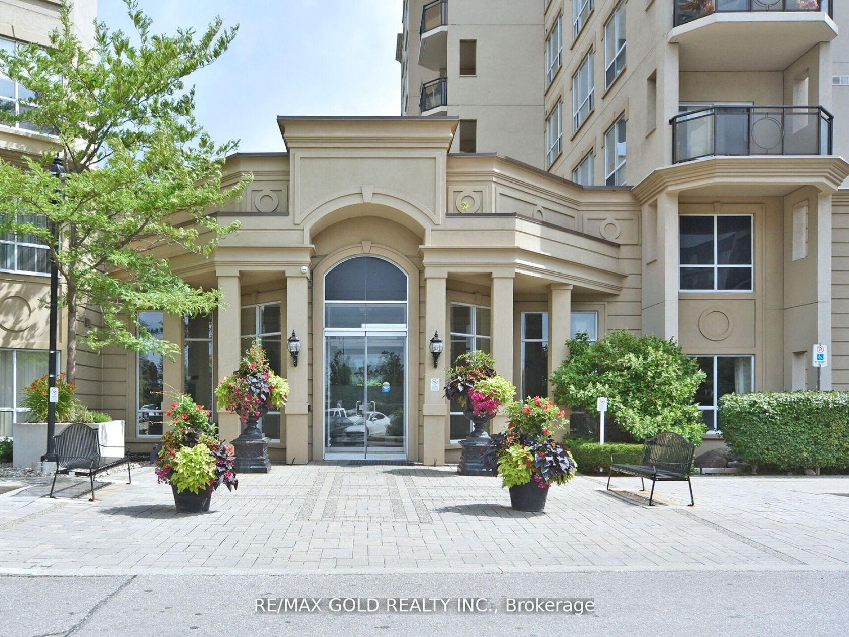 404 - 2 Maison Parc Court, Lakeview Estates, Vaughan 