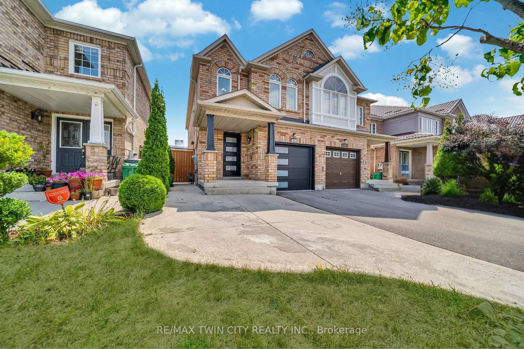 562 Orange Walk Crescent, Hurontario, Mississauga 