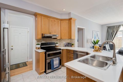 Photo 10 at 48 Braden Way, Vellore Village, Vaughan