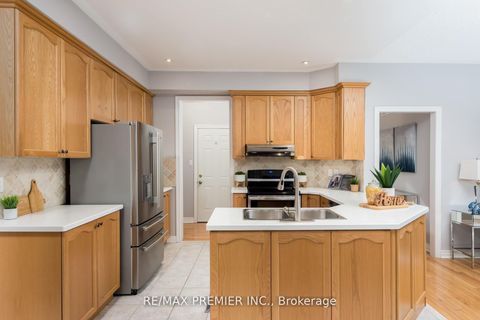 Photo 11 at 48 Braden Way, Vellore Village, Vaughan