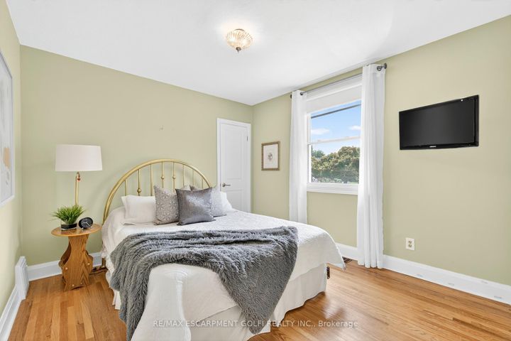 Photo 11 at 56 West 1st Street, Buchanan, Hamilton