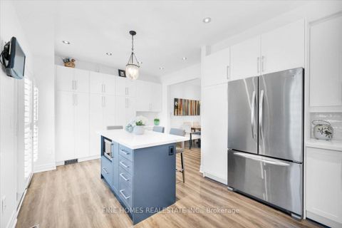 Photo 11 at 6 - 80 North Park Road, Beverley Glen, Vaughan