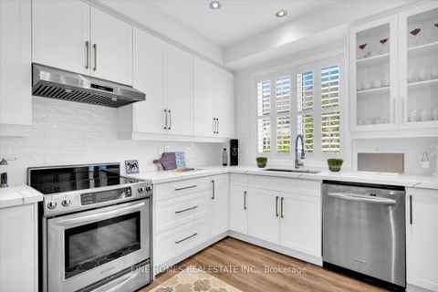 Photo 13 at 6 - 80 North Park Road, Beverley Glen, Vaughan