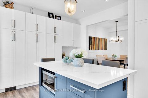 Photo 14 at 6 - 80 North Park Road, Beverley Glen, Vaughan