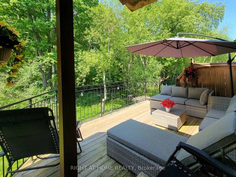 Photo 3 at 95 Westbury Court, Westbrook, Richmond Hill