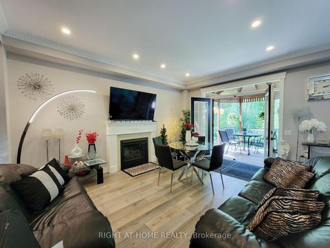Photo 7 at 95 Westbury Court, Westbrook, Richmond Hill
