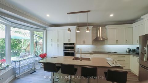 Photo 8 at 95 Westbury Court, Westbrook, Richmond Hill