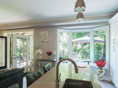 Photo 10 at 95 Westbury Court, Westbrook, Richmond Hill