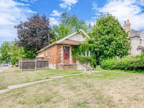 Photo 2 at 2 Esgore Drive, Nortown, Toronto