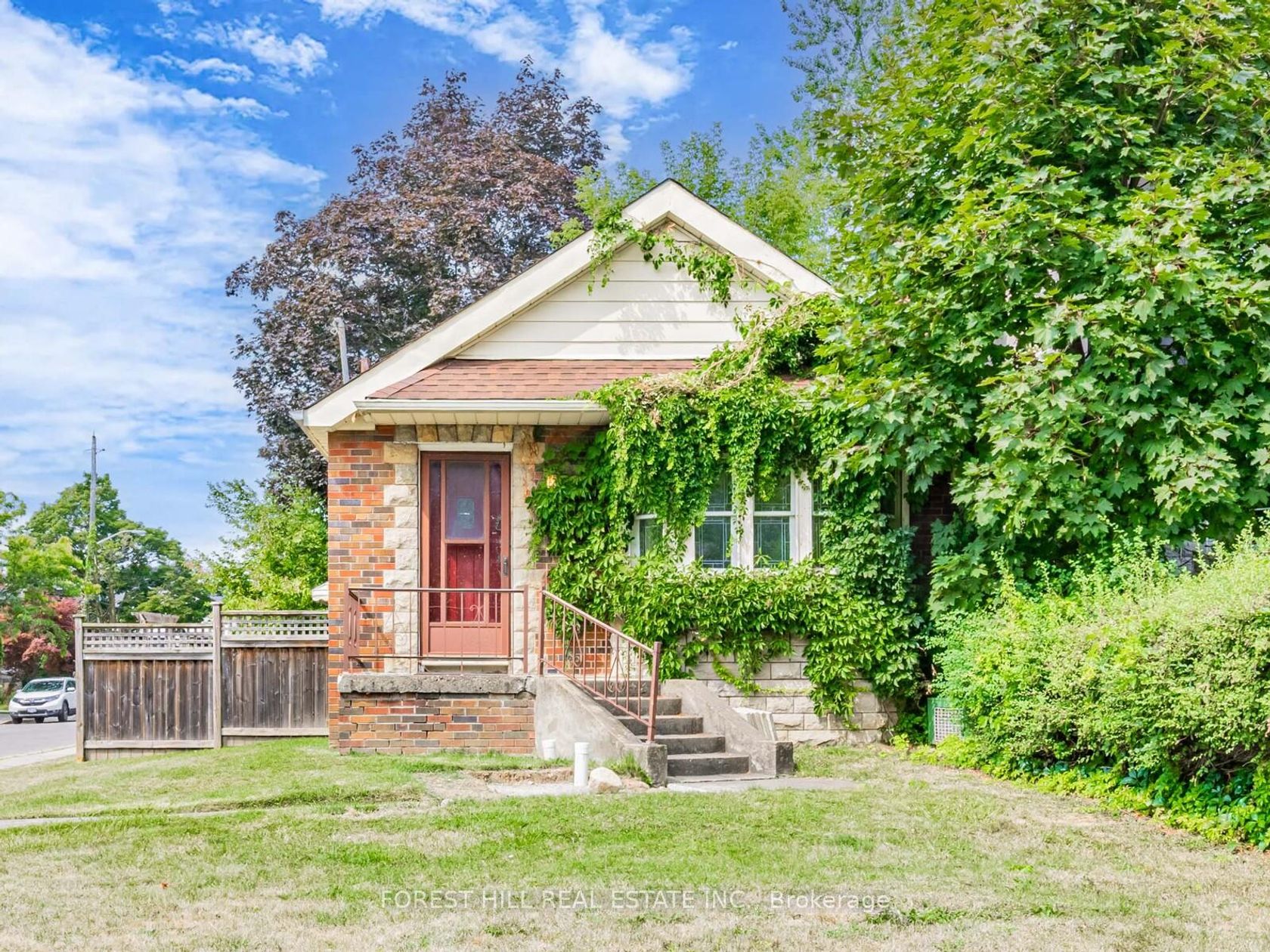 2 Esgore Drive, Nortown, Toronto 