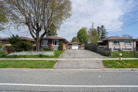 Photo 1 at 32 Brimorton Drive, Bendale, Toronto