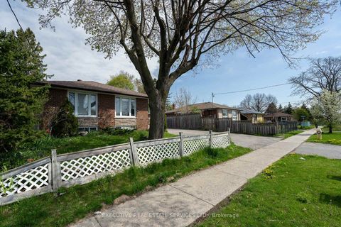 Photo 3 at 32 Brimorton Drive, Bendale, Toronto