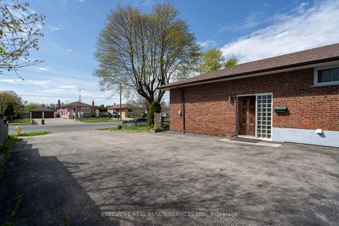 Photo 5 at 32 Brimorton Drive, Bendale, Toronto