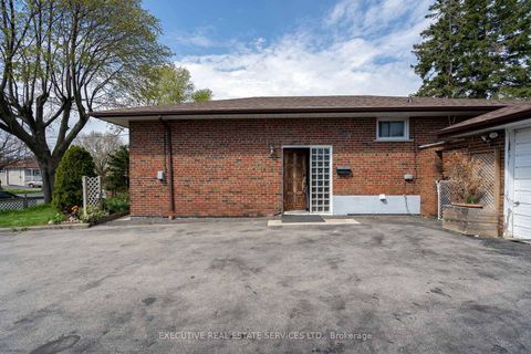 Photo 8 at 32 Brimorton Drive, Bendale, Toronto