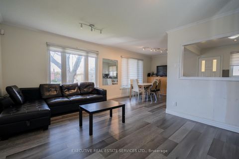 Photo 11 at 32 Brimorton Drive, Bendale, Toronto