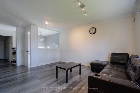 Photo 12 at 32 Brimorton Drive, Bendale, Toronto