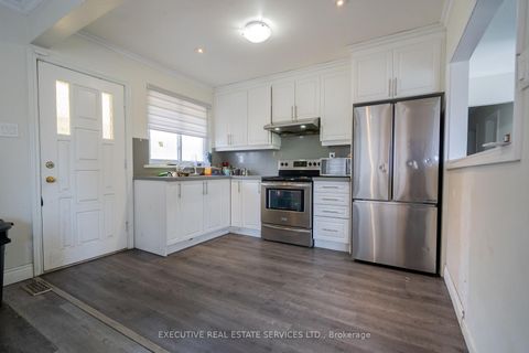 Photo 14 at 32 Brimorton Drive, Bendale, Toronto